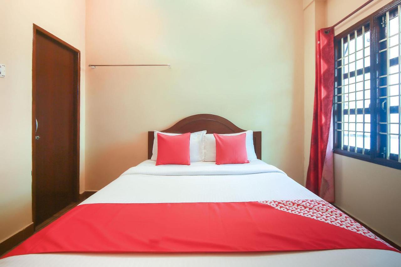 Oyo 23098 Ushama Heritage Guest House Puducherry Buitenkant foto