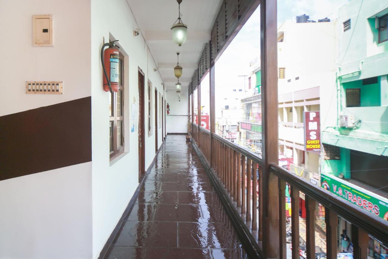 Oyo 23098 Ushama Heritage Guest House Puducherry Buitenkant foto